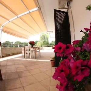 sigismondo-castromediano.lecce-hotels.com/