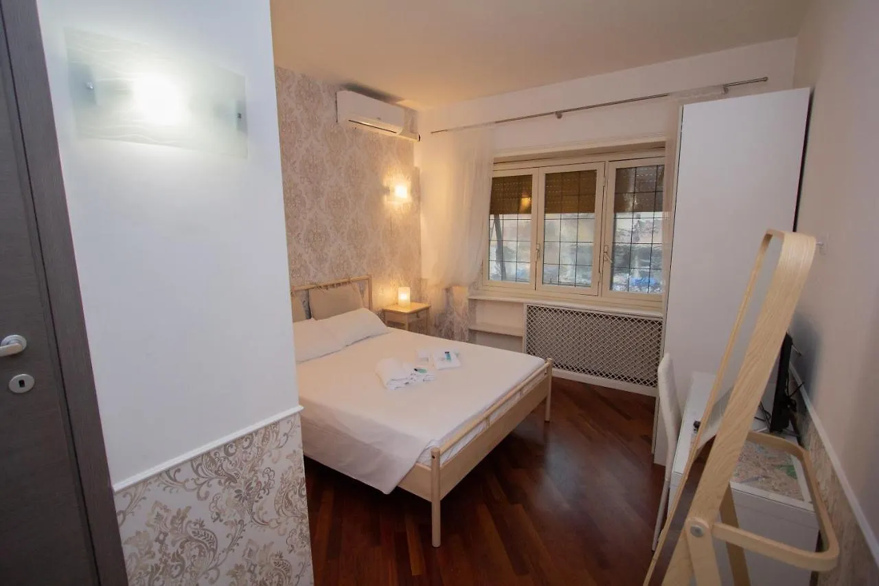 Aurelio Deluxe Rooms Rome 0*,